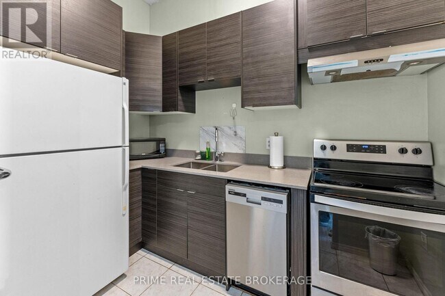 Photo - 366 Richmond St