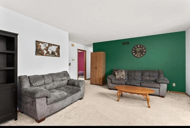Photo - 704 Meadow Ct