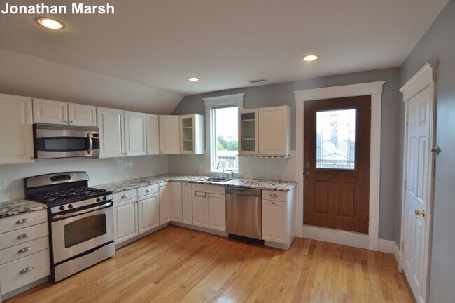 Photo - 97 Cushing Ave Unidad 3