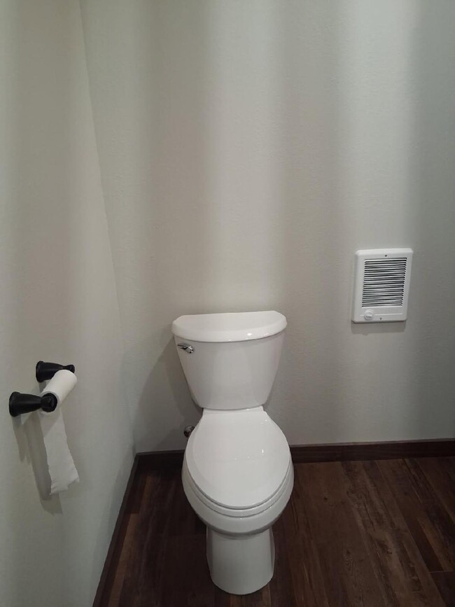 Photo - 905 W Broadway St