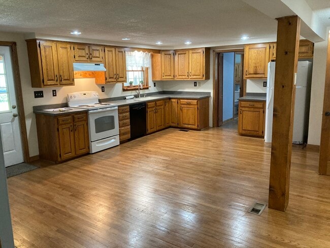 Building Photo - 221 S James St Unit 221