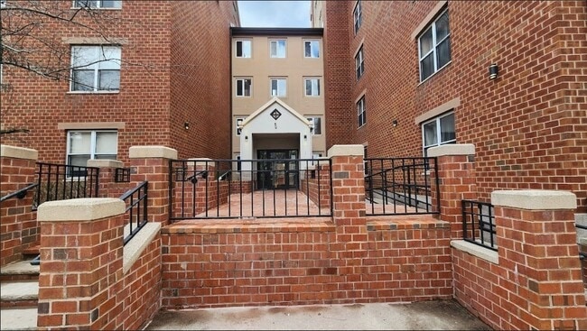 Building Photo - 1 S Point Dr Unit 1 Rental