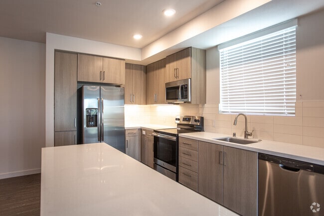 1BR, 1BA-909 SF