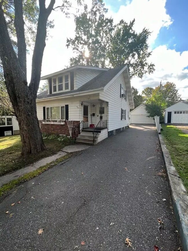 Building Photo - 406 S 6th Ave Unit Upper