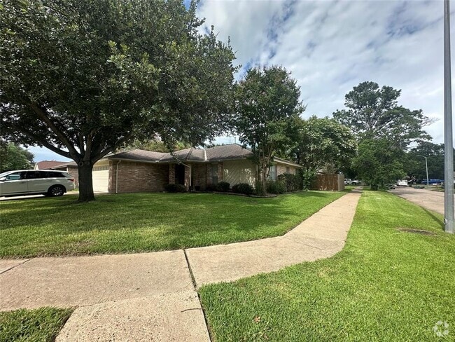 Building Photo - 22151 Pearl Lake Dr Rental