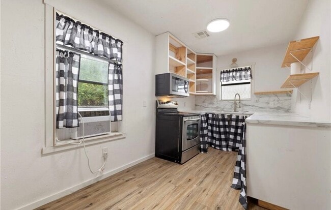 Photo - $1500 move-in special