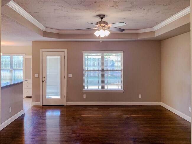 Photo - 900 SW Crownview St