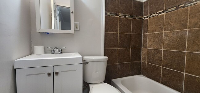 Photo - 1504 Oakwood Ave NE Unit 4