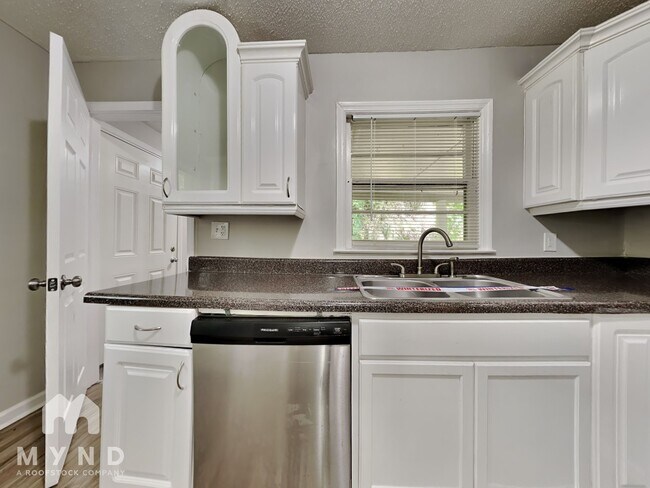 Photo - 279 Howell Terrace SW