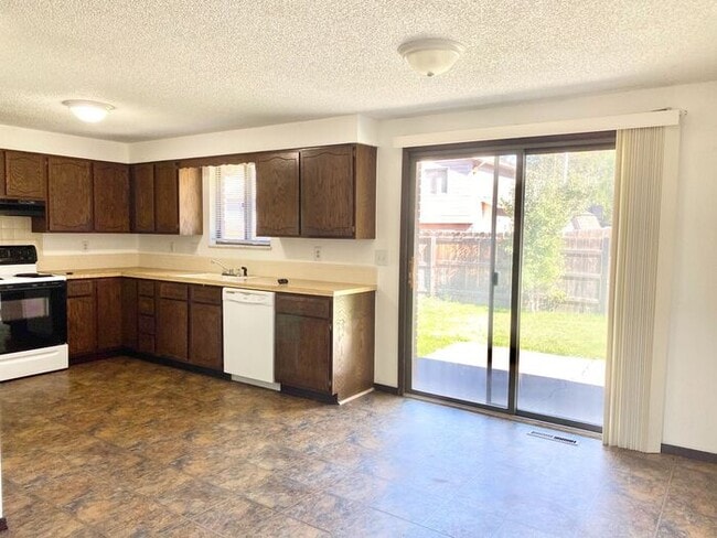 Photo - 2 Bed 1 Bath Duplex in Central Loveland