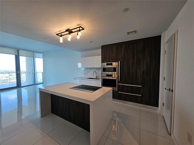 Photo - 851 NE 1st Ave Unidad 4000