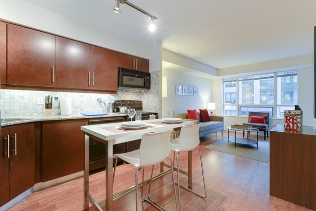 Building Photo - 20 Blue Jays Way Unit SI ID1034875P