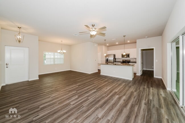 Photo - 216 Prineville St