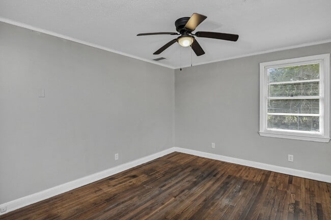 Photo - Cozy 2 Bedroom Home with Large Yard | Move-In Ready Unit B