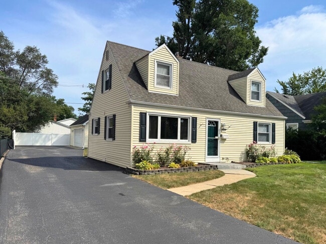 Photo - 817 Spring Rd