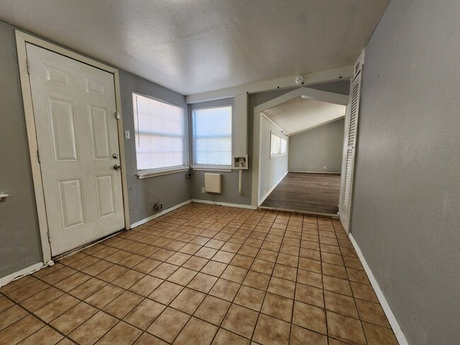 Photo - 1101 Clairmont St
