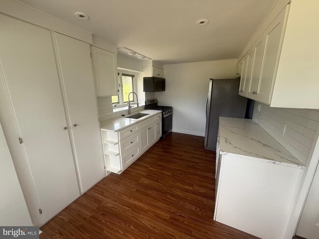 Building Photo - 3 Hopeton Ln Rental