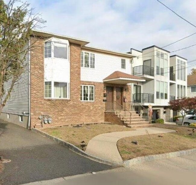 Building Photo - 609 Freeman St
