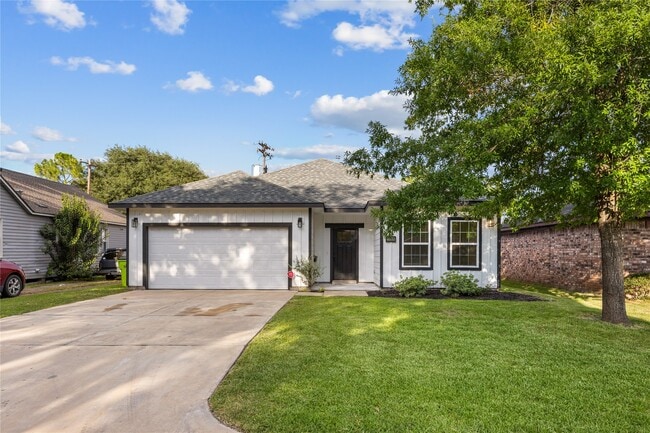 Photo - 1121 Austin St