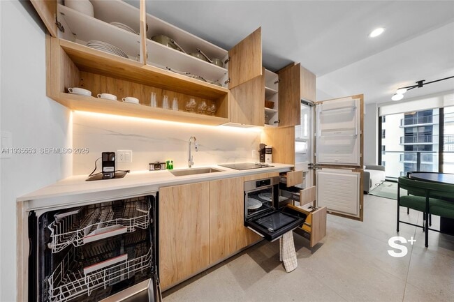 Photo - 11 NE 6th St Unit 1910