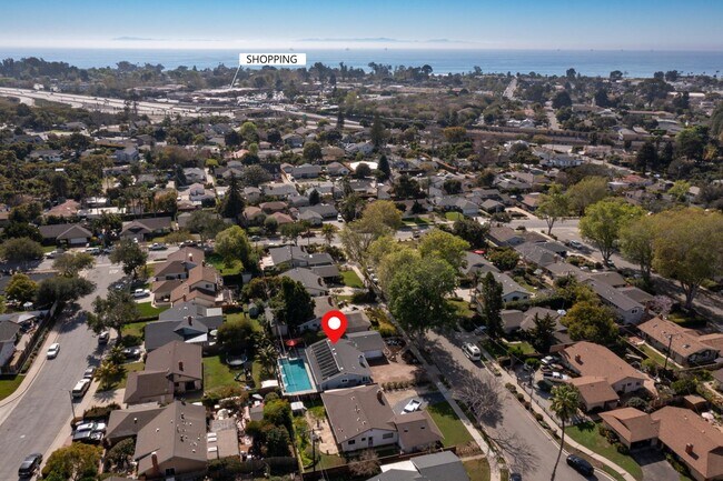 1330 La Manida St