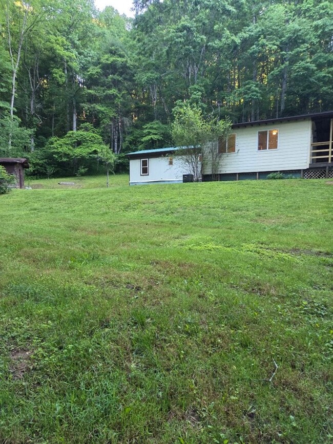 Building Photo - $1,700 - 2 Bedroom / 1 Bath Newly Remodeled Home in the Balsam Community
