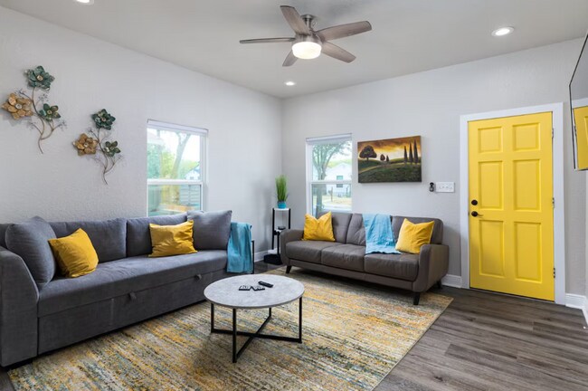 Photo - Updated 3/2 close to downtown