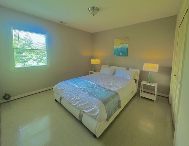 Photo - Lovely 2 bedroom 1 bath rental close to hospitals and downtown!