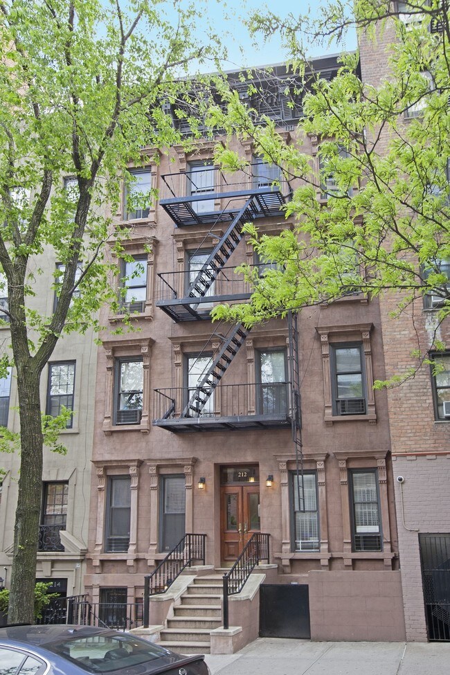 212 E 70th St