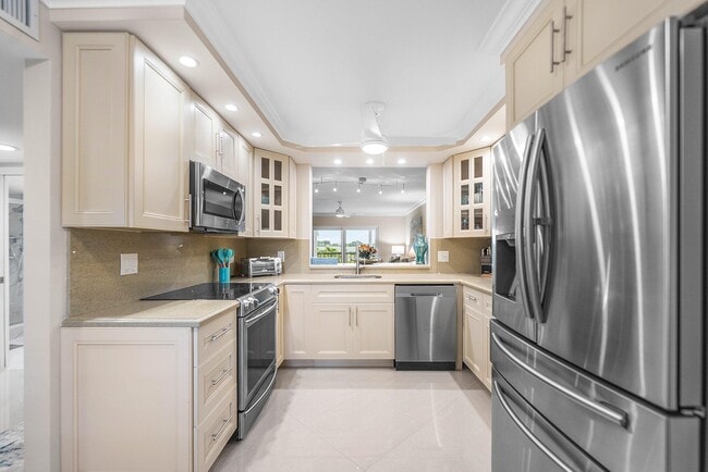 Building Photo - 7286 Huntington Ln Unit 301