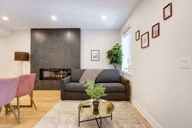 Photo - 1520 Av des Pins O Unit FL1-ID1319147P