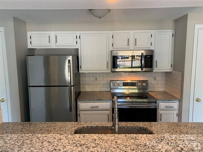 Building Photo - 1630 Arlyn Cir Unit D Rental
