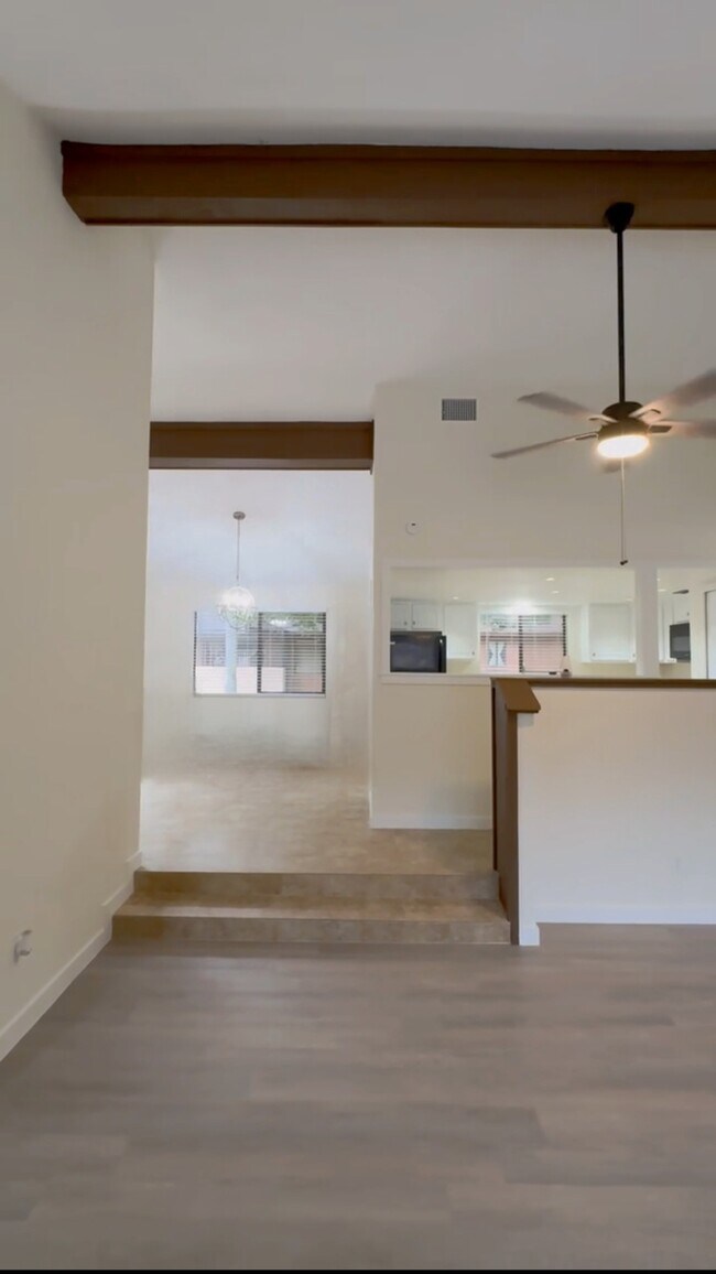 Photo - 121 Springwind Way