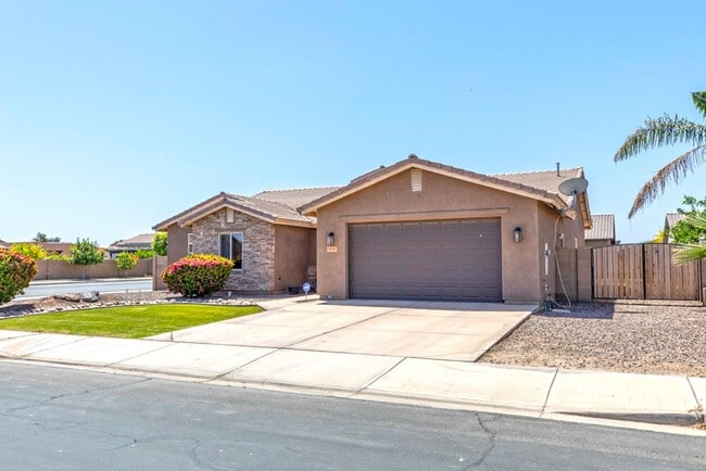 3773 W 38th Pl