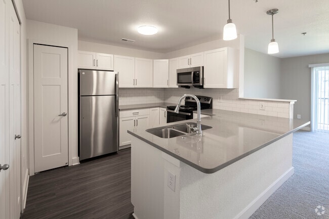 1BR, 1BA - 1,070SF - Kitchen