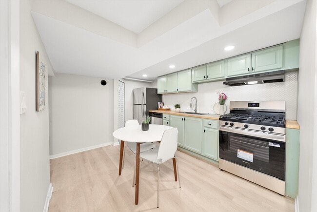 Photo - 4735 N Kilbourn Ave Unit G