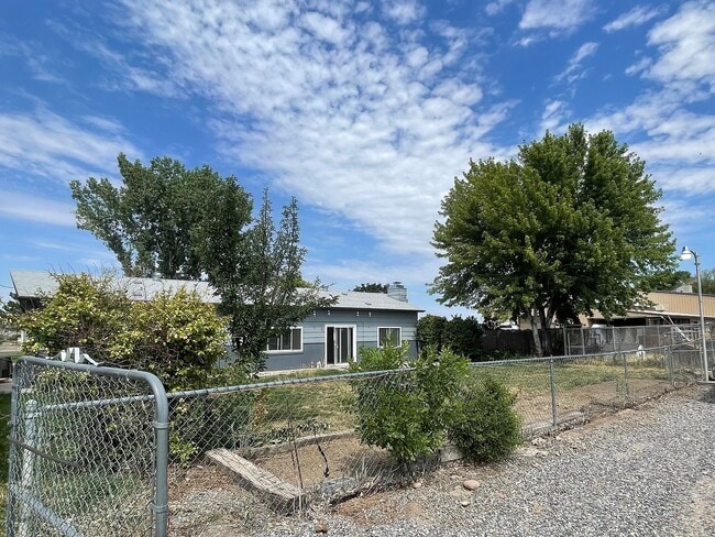 Building Photo - 410 29 Rd