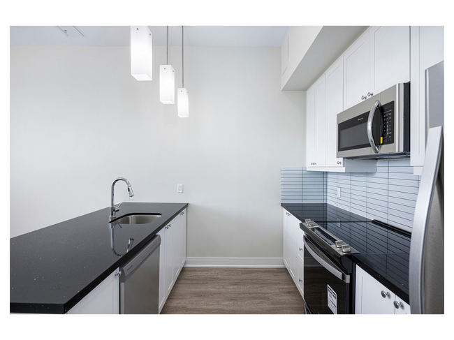 Photo - 1465 Lawrence Avenue West