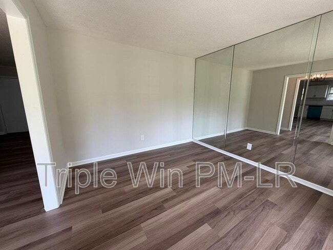 Photo - 33 Single Oaks Dr