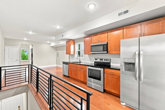 Building Photo - 1441 Point Breeze Ave Unit 3F