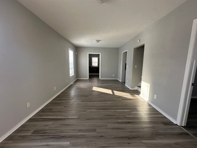 Photo - 911 S Laurel St