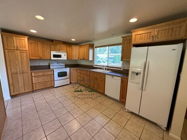 Photo - 1060 Randall St
