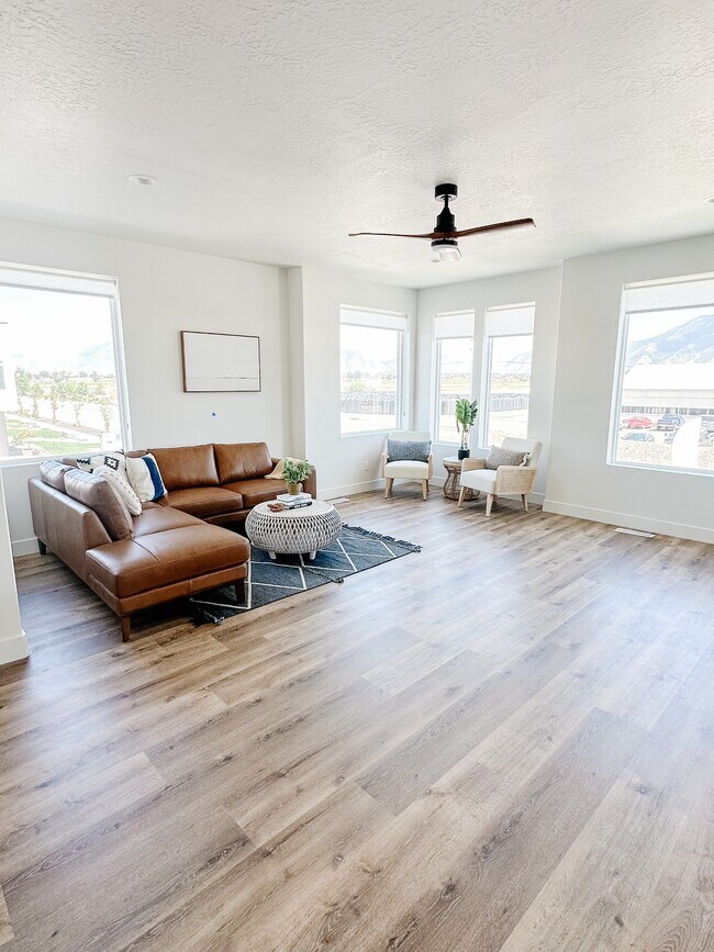 Photo - 557 W 1810 N