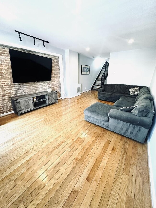 Photo - 2517 Foster Ave