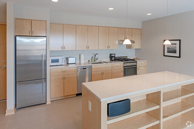 2BR, 1BA - Sandgren 800 SF