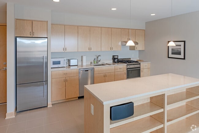 2BR, 1BA - Sandgren 800 SF - Greenway Village Apartments