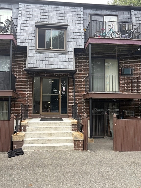 Building Photo - 44 Main St Unit 6