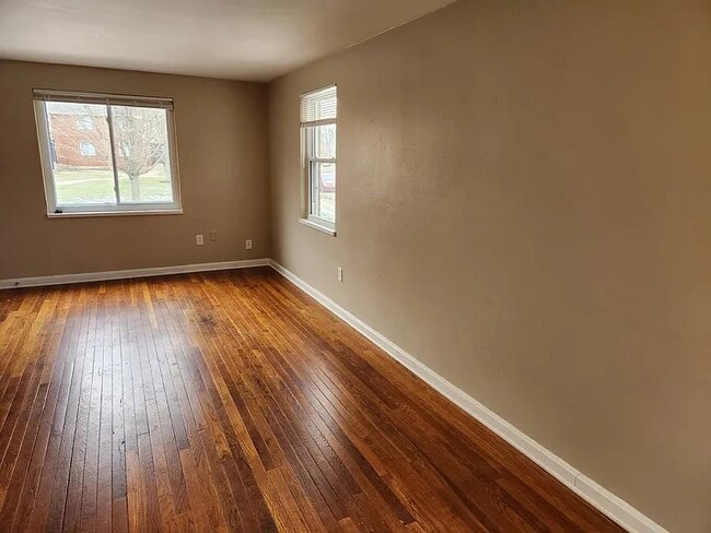 Photo - 1025 Broadview Blvd S