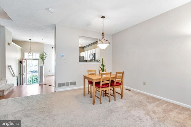 Photo - 465 Woodstock Ln