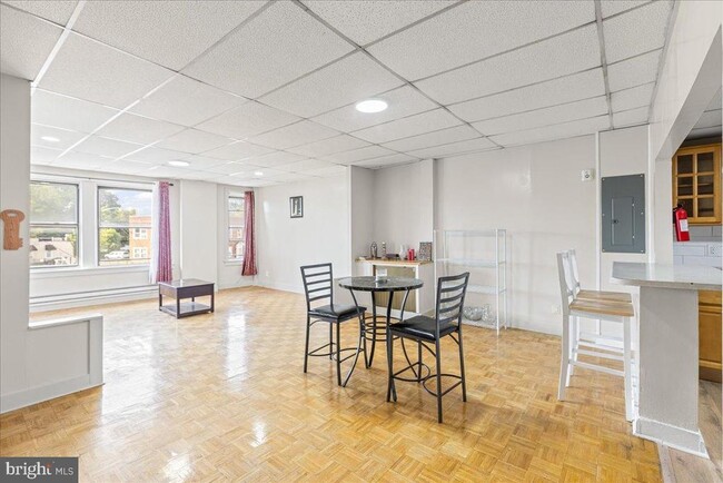 Building Photo - 245 Warren St Rental